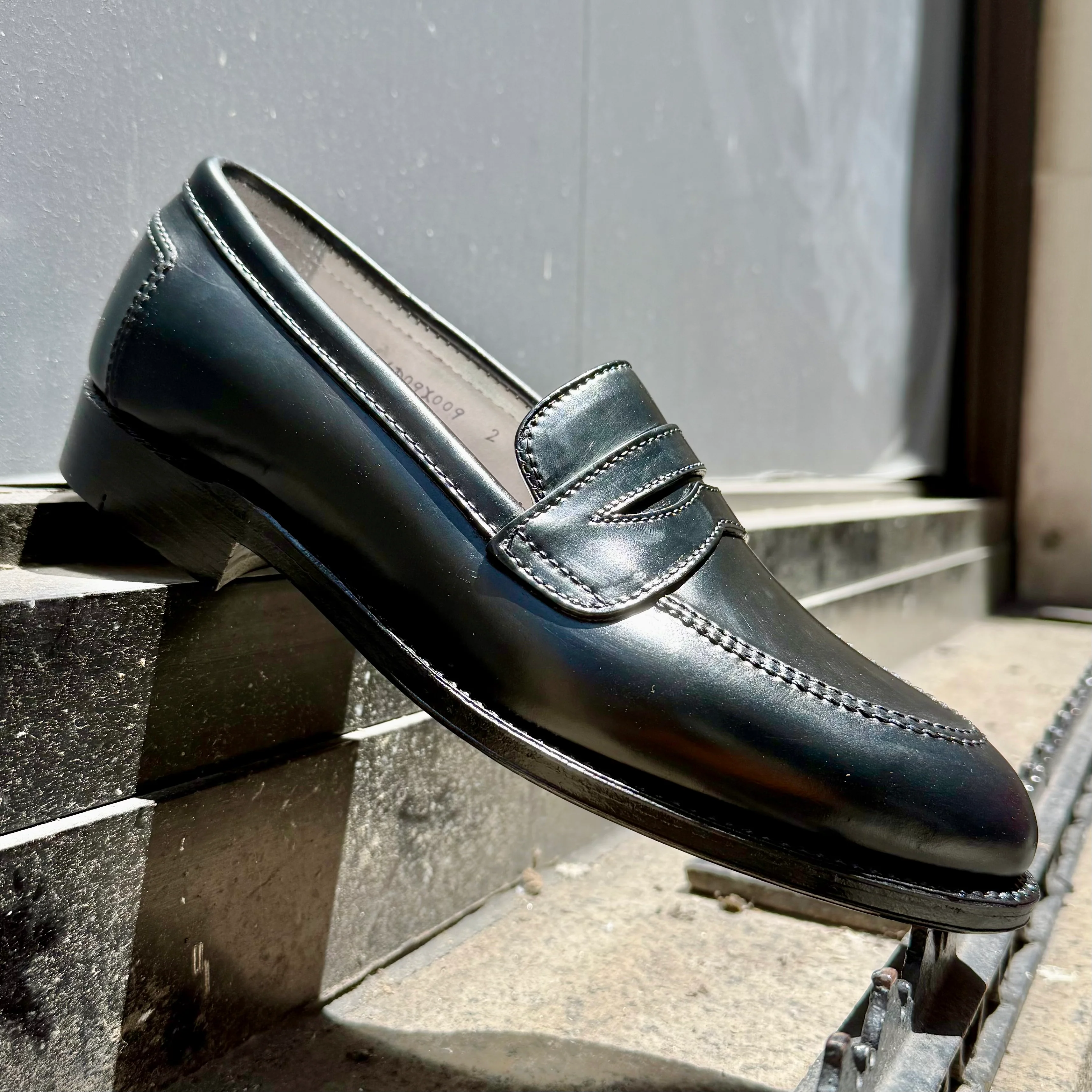 5751 - High Vamp Loafer in Black Shell